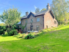 Cosy Family Cottage in the Wye Valley